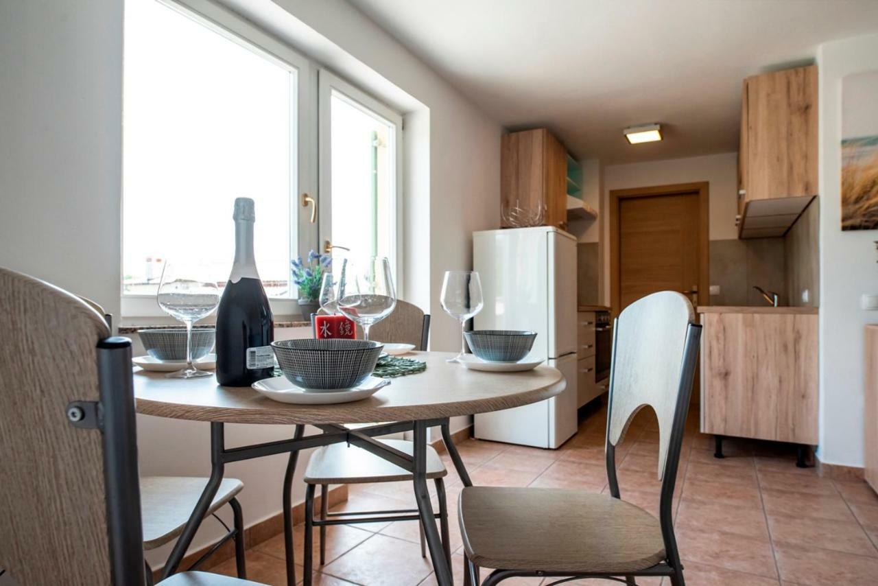 Lavanda Apartments&Studios Pinezići Eksteriør bilde