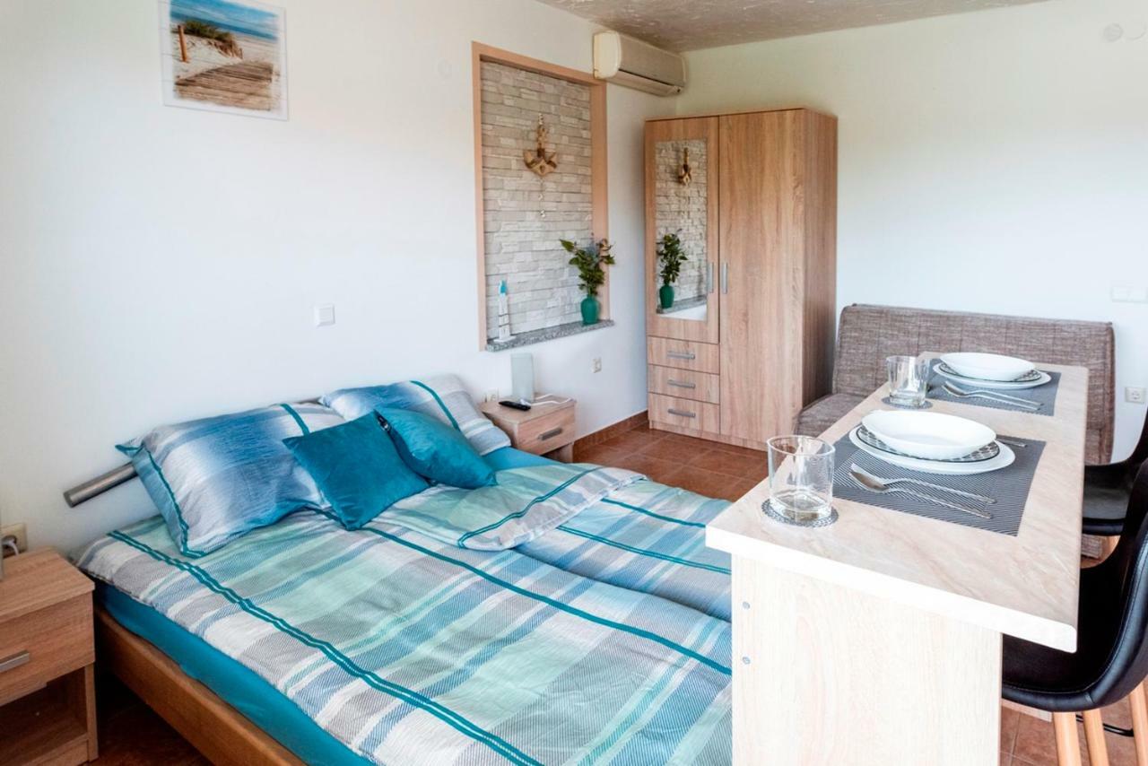 Lavanda Apartments&Studios Pinezići Eksteriør bilde
